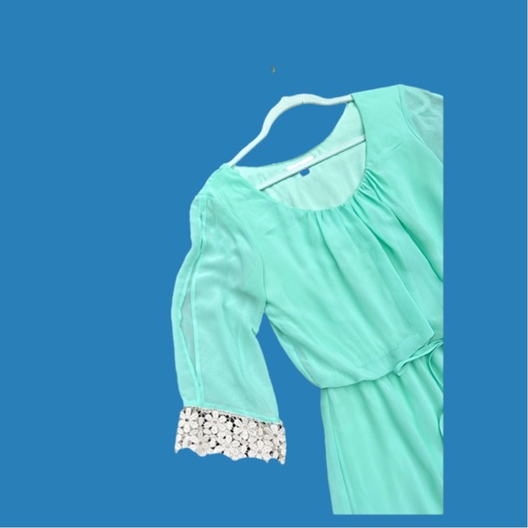 Sz L-Mint green chiffon dress with lace daisy sleeves. Purchased on ModCloth - Picture 2 of 5